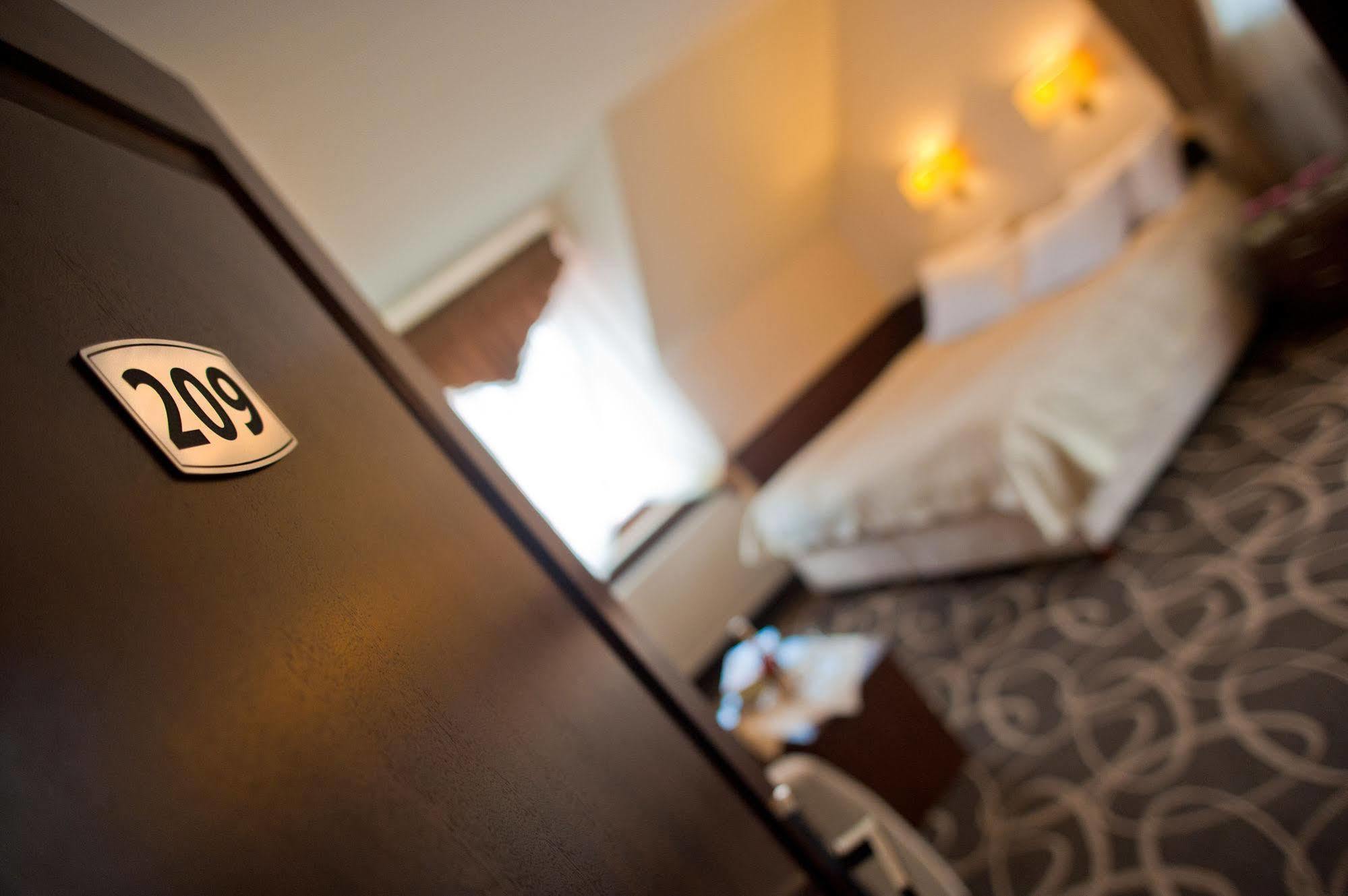 Hotel Dwor Choiny Kazimierówka 외부 사진