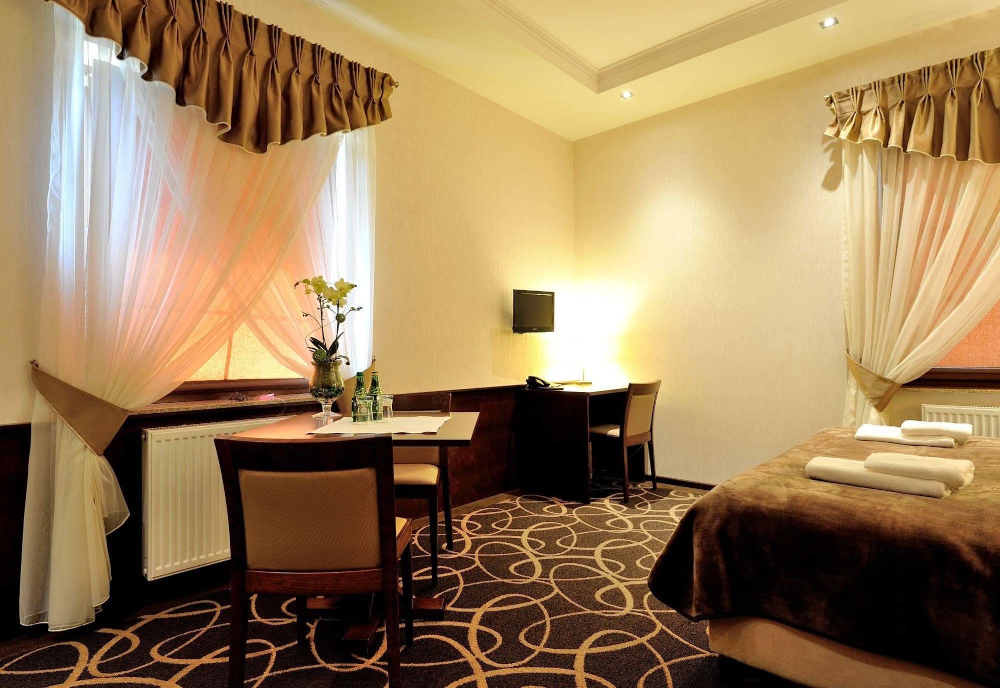 Hotel Dwor Choiny Kazimierówka 외부 사진