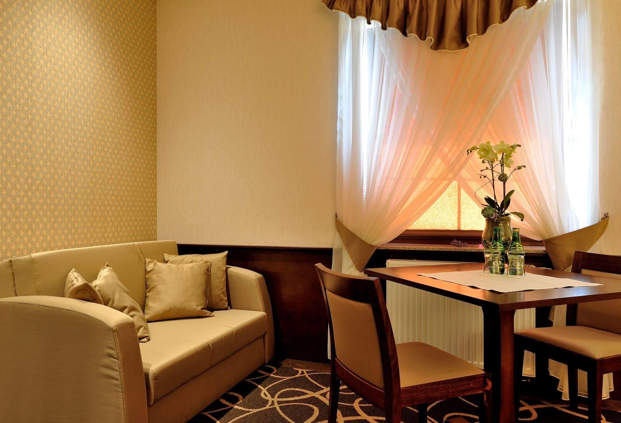 Hotel Dwor Choiny Kazimierówka 외부 사진