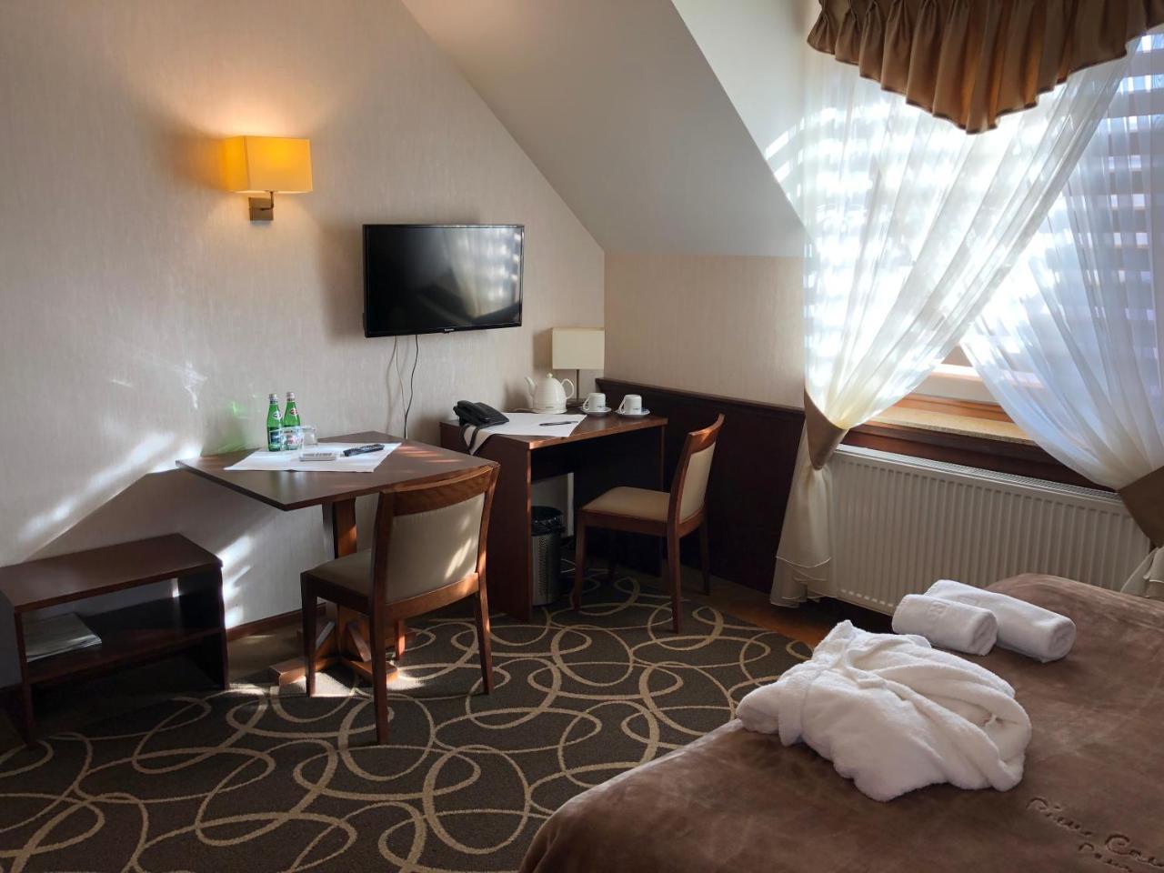 Hotel Dwor Choiny Kazimierówka 외부 사진
